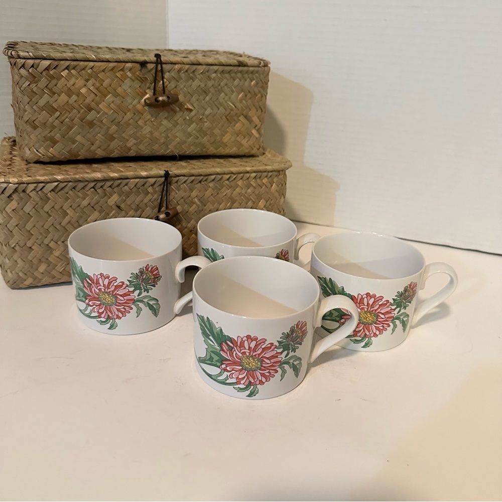 Set of 4 Vintage Mugs “Terrace Blossoms”